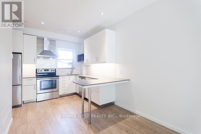 Photo - 1118 Queen St W