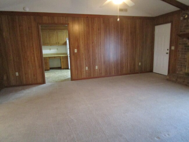 Photo - 40 Travis Ct