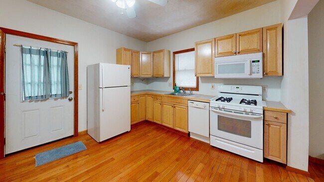 Building Photo - 64 Paris St Unit 1