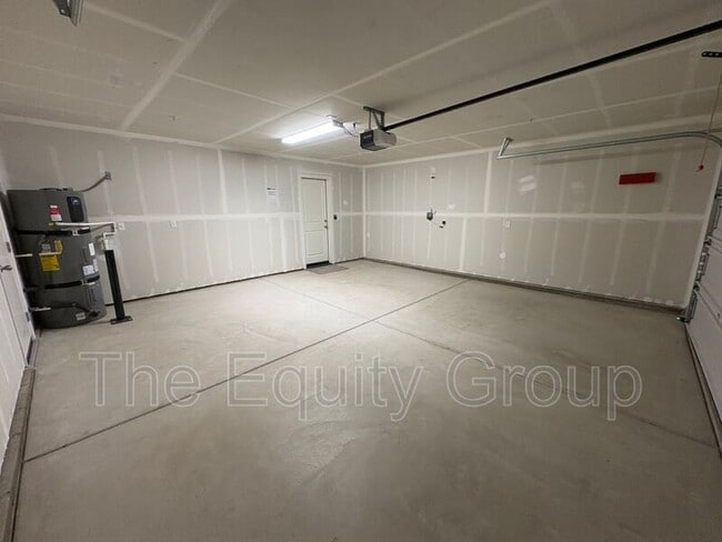 Photo - 2142 E Oak Ave