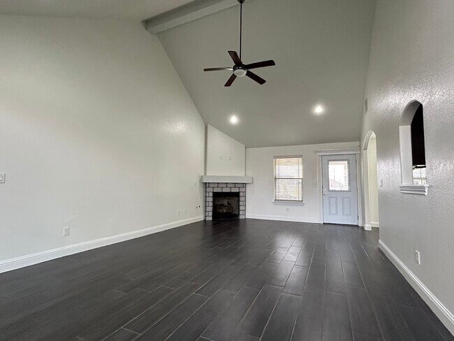 Photo - 910 Sunset Ln