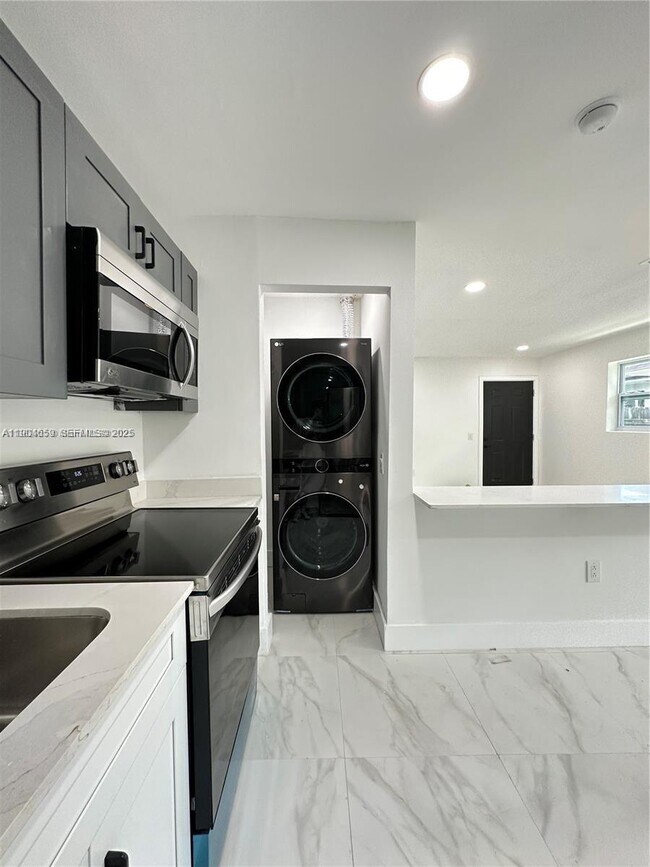 Building Photo - 1443 NW 34th St