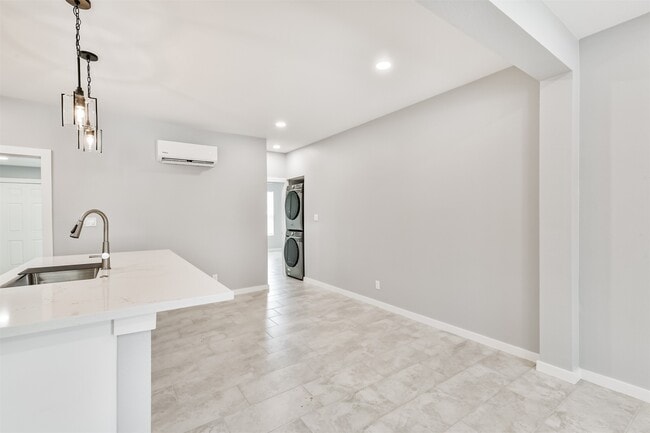 Building Photo - 4323 Ursuline St Unit 1 Rental