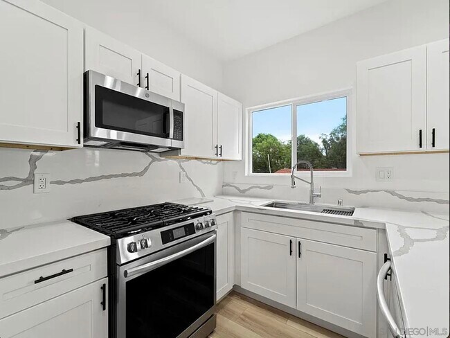Photo - 7231 Mohawk St