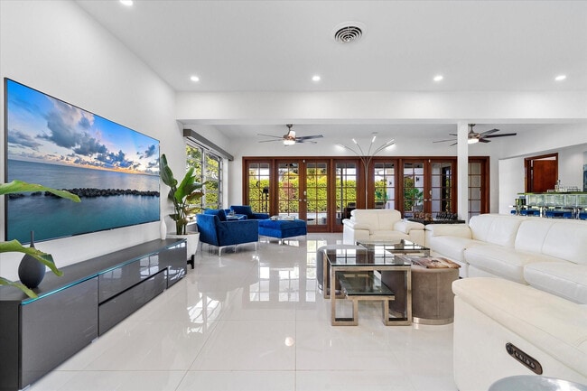 Photo - 440 N Rainbow Dr