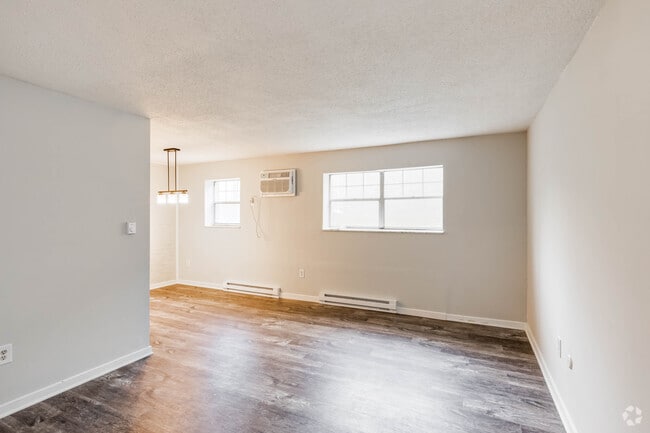 2BR,1BA-889SF