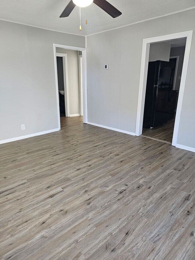 Photo - Big family friendly home available in Hodgenville!