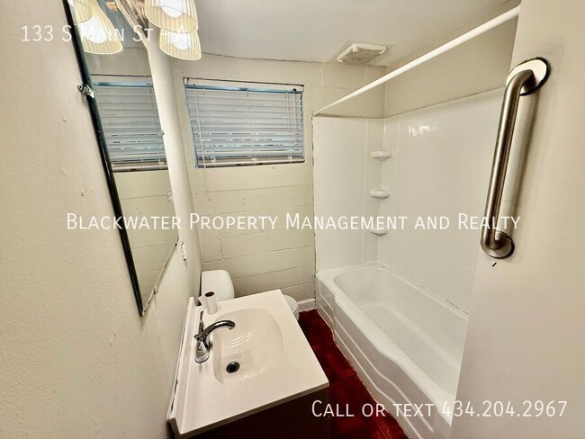 Photo - 133 S Main St Unit A