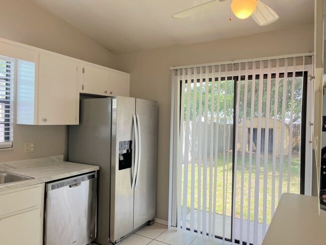 Photo - 2451 E Illiana St