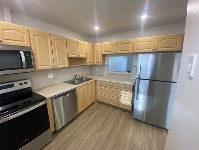 Building Photo - 6850 Royal Palm Blvd Unit 305g