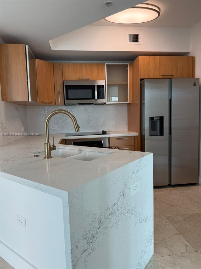 Building Photo - 480 NE 31st St Rental