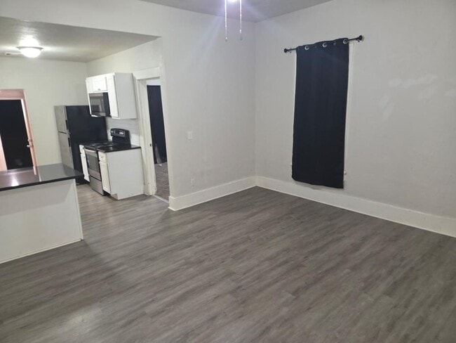 Photo - 413.5 E Washington Ave