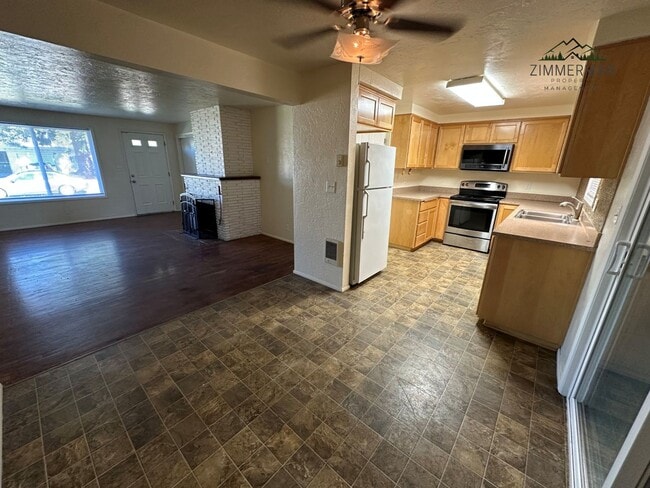 Photo - 3793-3795 Redwood Dr