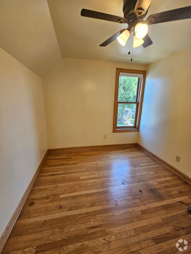 Building Photo - 421 N Greenfield Ave Unit 1003 Pearl Street Rental