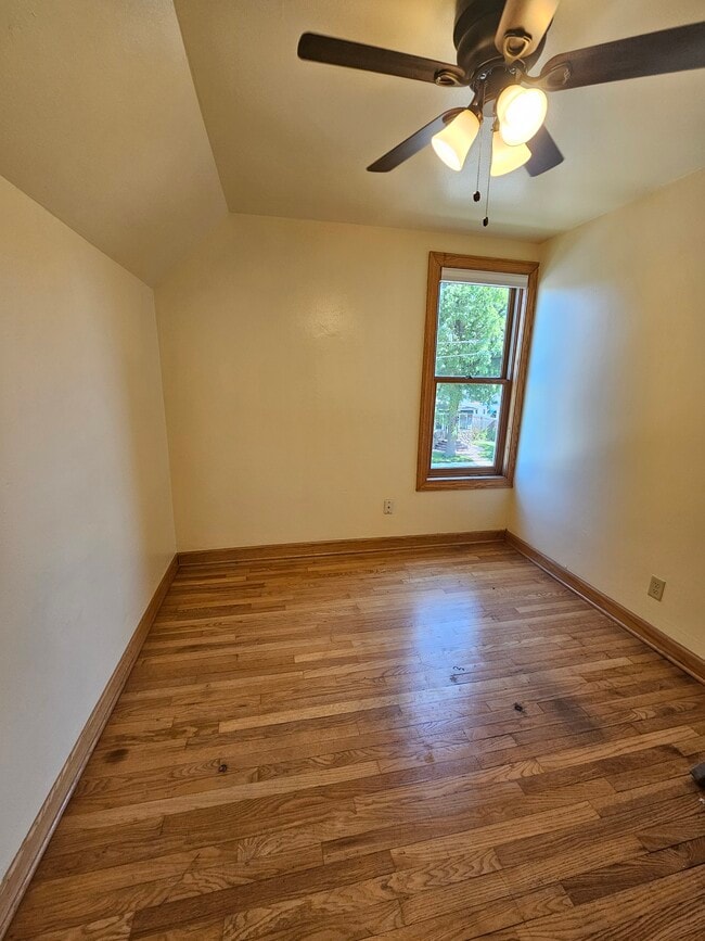 Building Photo - 421 N Greenfield Ave Unit 1003 Pearl Street Rental
