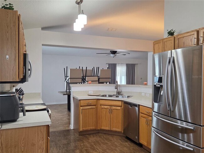 Photo - 2215 Kingscrest Cir