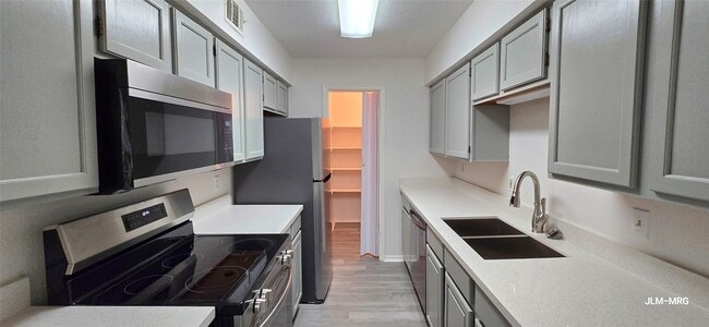 Photo - 9700 Leawood Blvd Unit 406