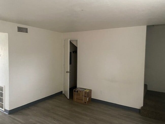 2115 E Barnett Rd Unidad 2115 E. Barnett Rd. Unit C