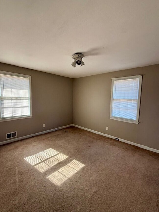 Photo - 2BR Brick Ranch w/ Carport in Duncan