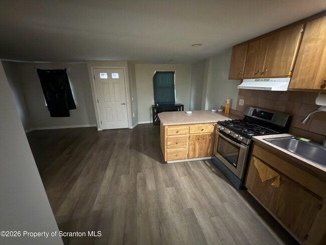 Photo - 1043 Main St