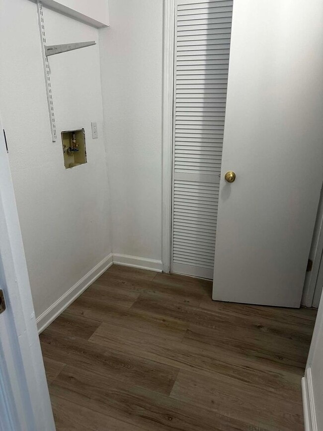 Photo - 4904 Fontana St