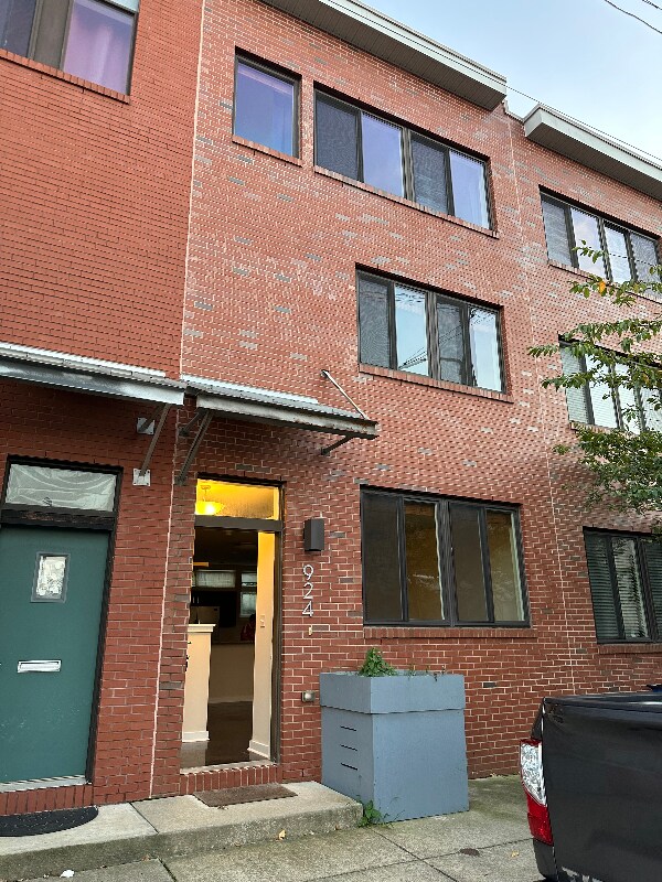 Photo - 924 Mt Vernon St