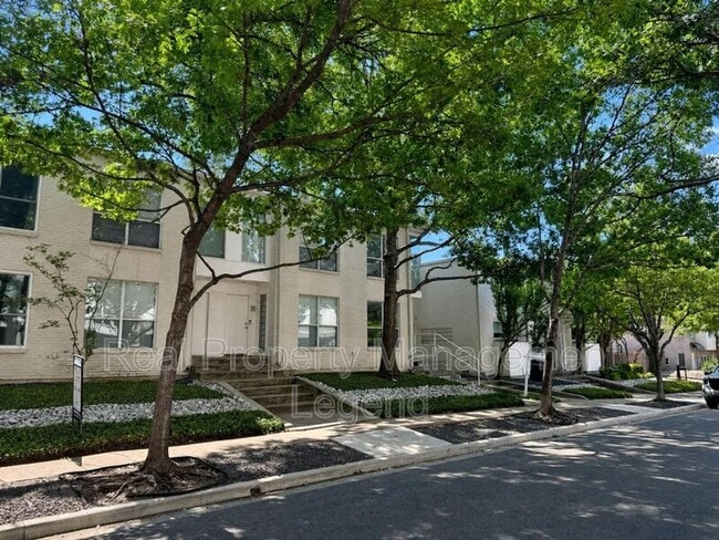 Photo - 4122 Travis St