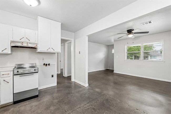 Photo - 528 N Beard Ave