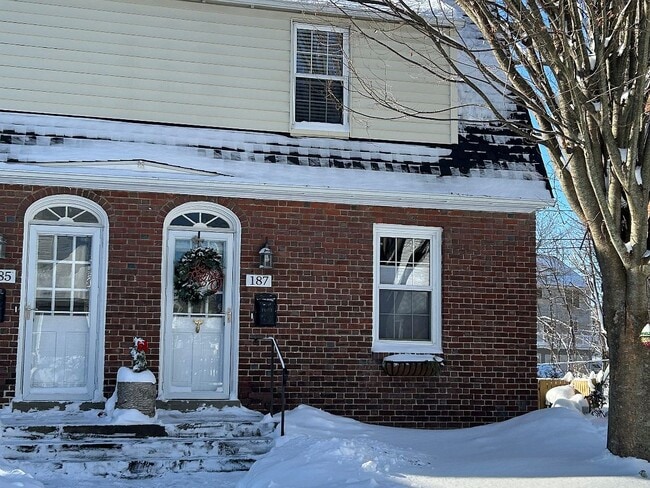Building Photo - 187 Raleigh Way Rental