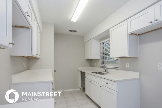 Photo - 834 Cinnamon Dr