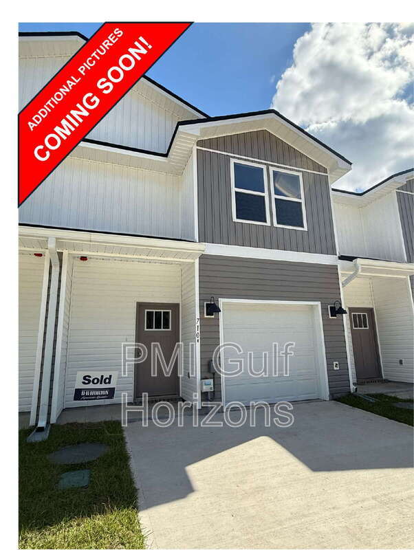 Building Photo - 710-E Giese Ln