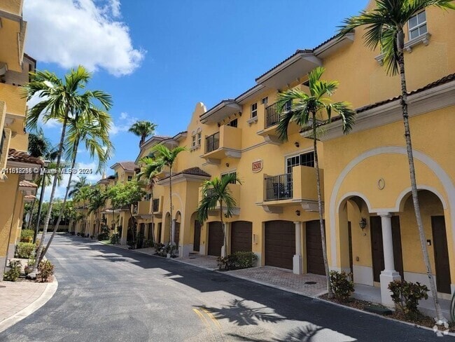 Building Photo - 2520 SW 14th Ave Rental