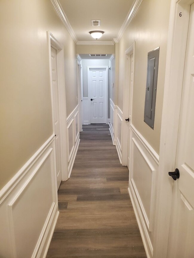 17 W Talbott St Unidad 1G Available $550 1G