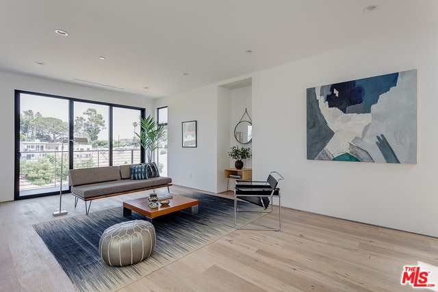 Building Photo - 3756 Brilliant Dr