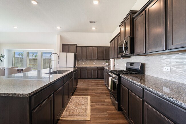 Photo - 15207 Lakewood Ave