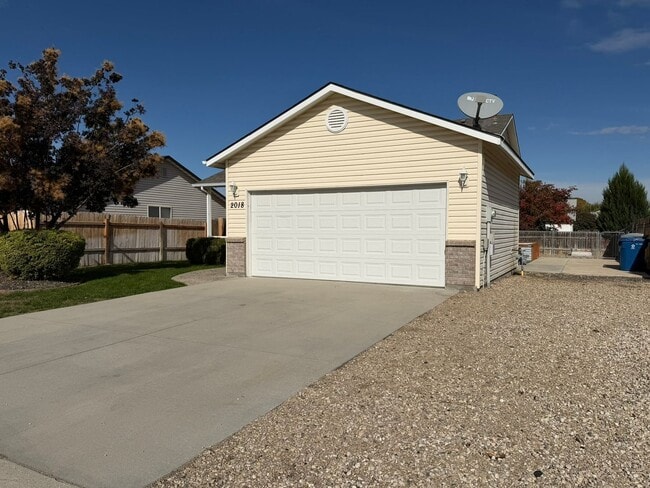 Photo - Great 4 bed 2 bath home with RV parking in...