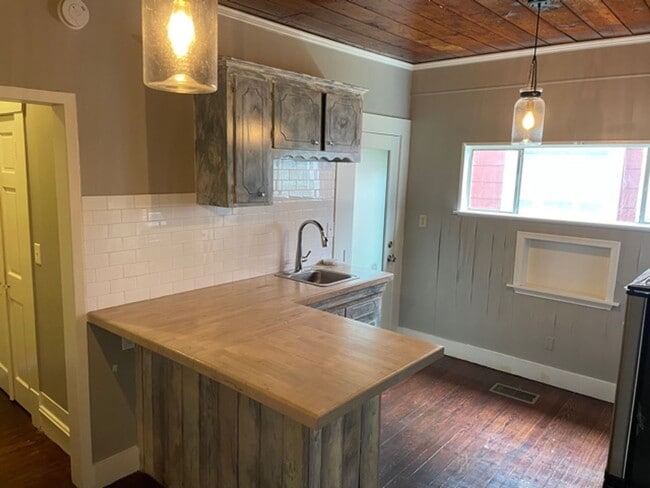 Photo - Remodeled 1 Bed Apartment near LSUS