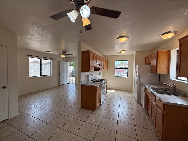 Photo - 3577 N Bond St