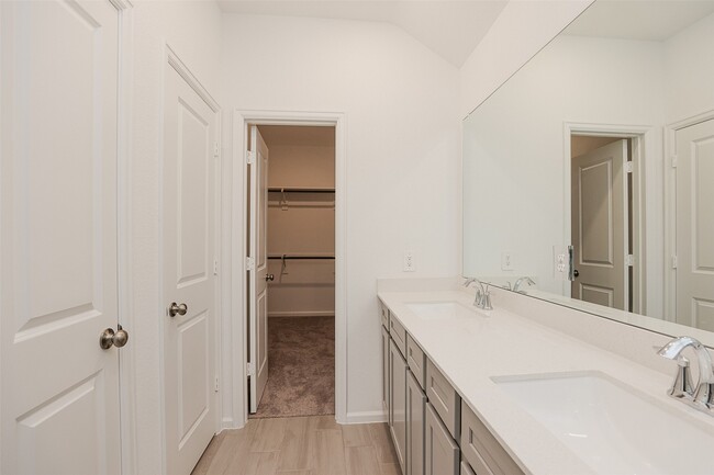 Photo - 625 Royal Arch Dr