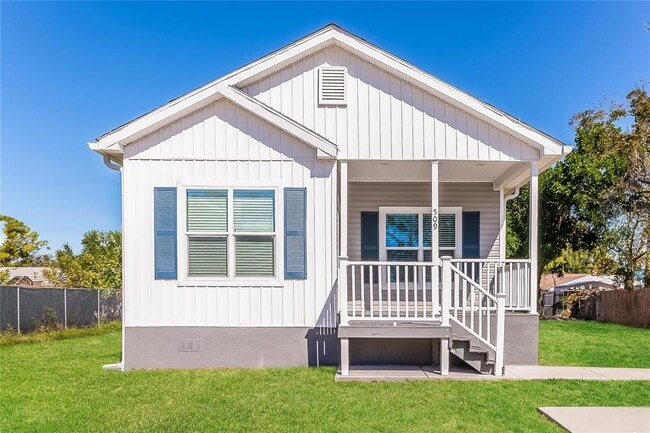 Building Photo - 509 60th Ave Dr W