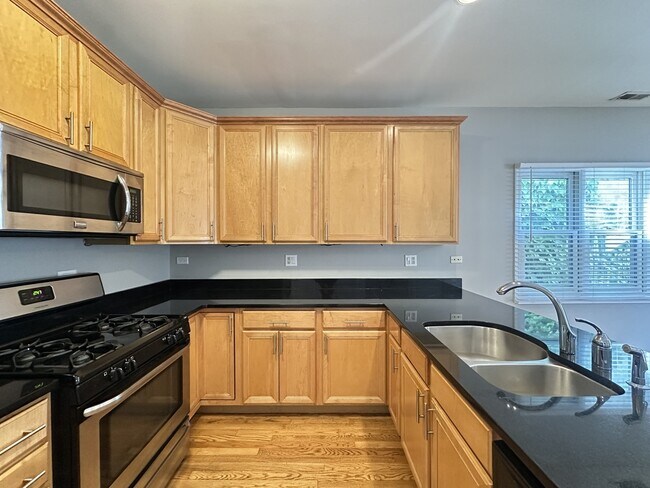 Photo - 724 N Willard Ct Unit J09P