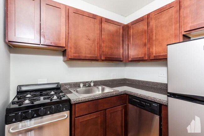 Photo - 0 bedroom in Chicago IL 60657 Unit 207