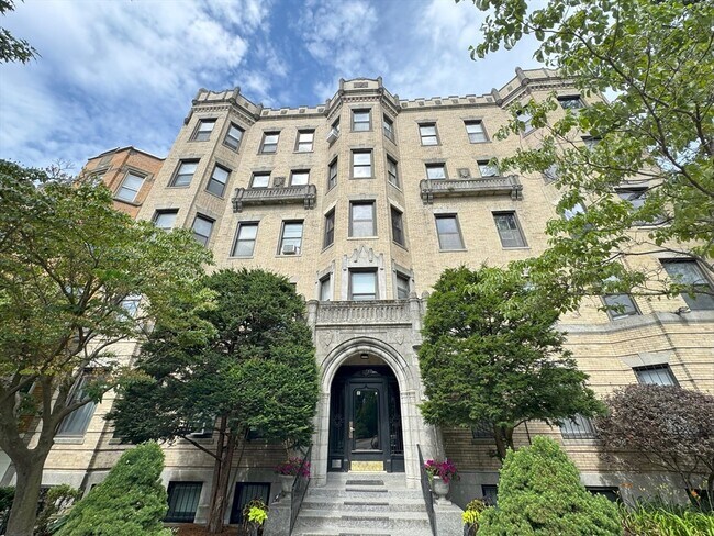 Building Photo - 51 Park Dr Unit 12A Rental