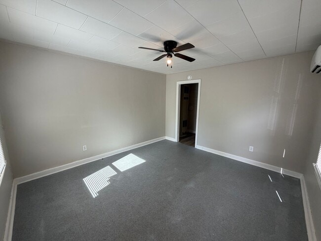 Photo - NEW LISTING!!