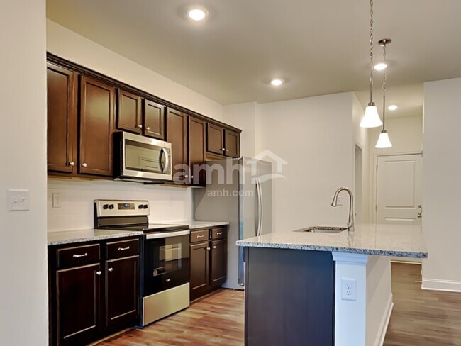 Photo - 861 Headland Wy