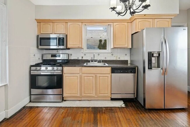 Photo - 2133 Hendrickson St