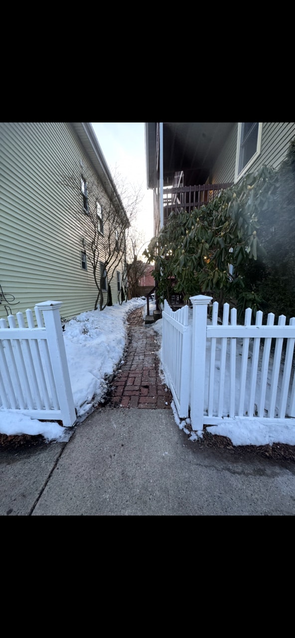 Building Photo - 2-12 Herbert St Unit 11