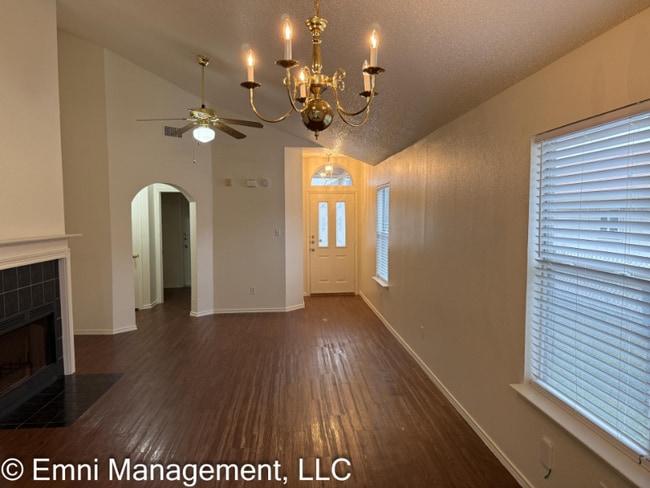 Photo - 2207 Garrett Dr