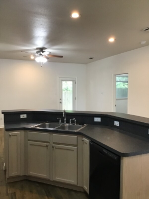 Photo - 3104 Northwest Blvd Unit B