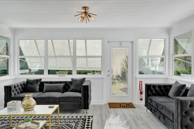 Photo - 14 S Swinton Cir